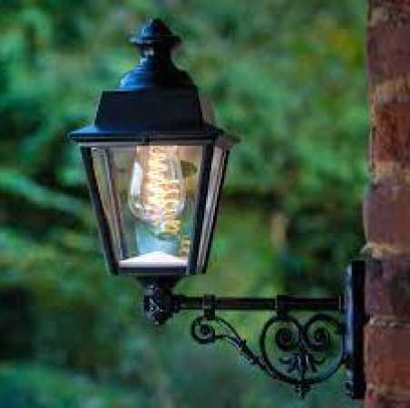grüne Außenwandlampe antik
